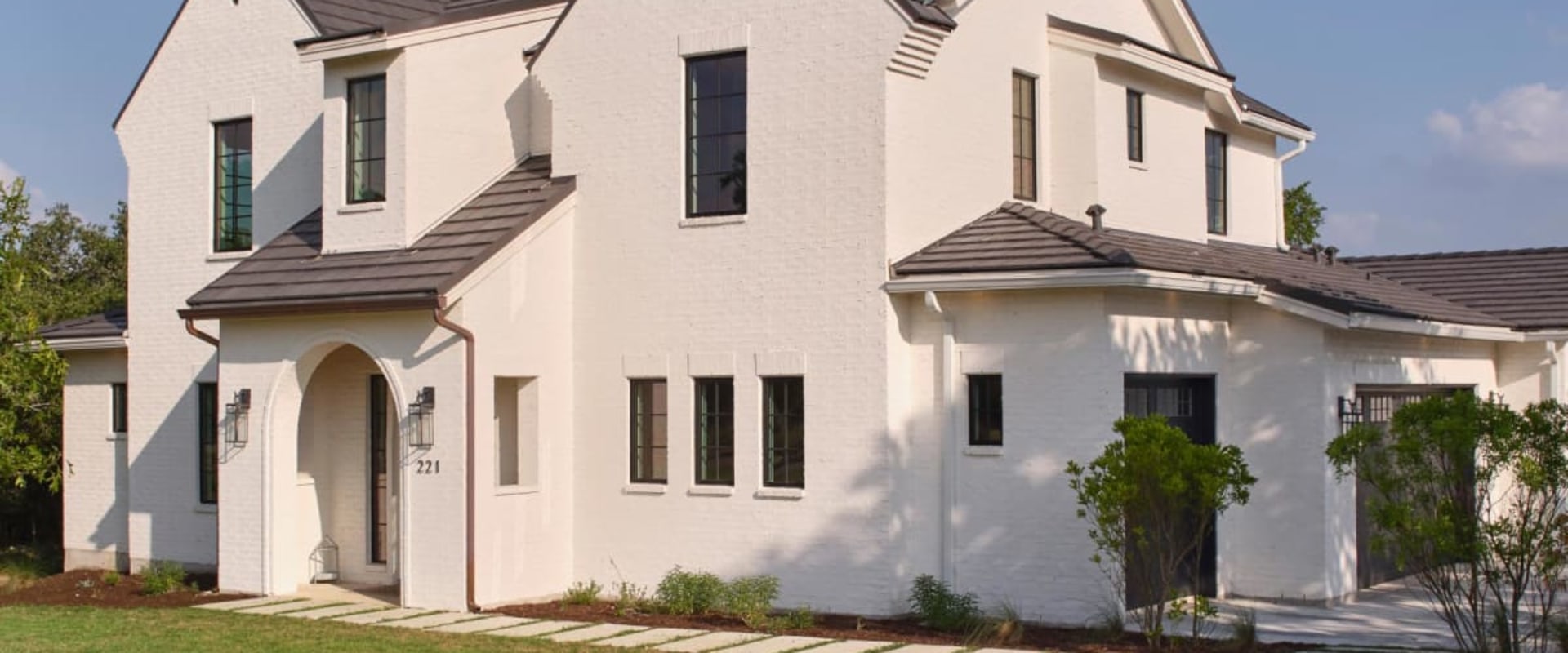 How much to paint a 2000 square foot house exterior?